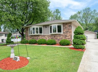 22W388 1st St, Glen Ellyn, IL 60137