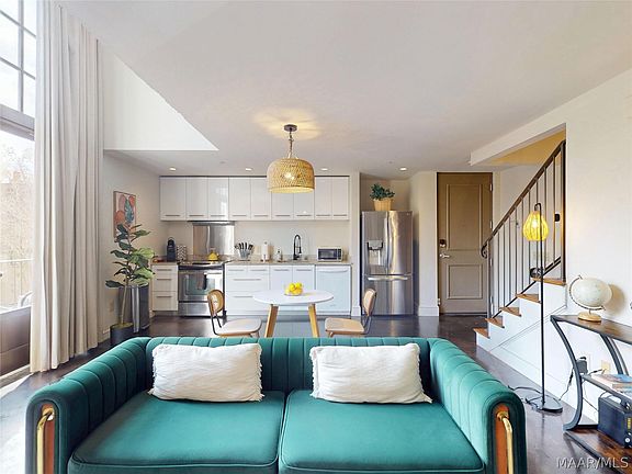 4th image of 507 Cloverdale Rd Ste 203