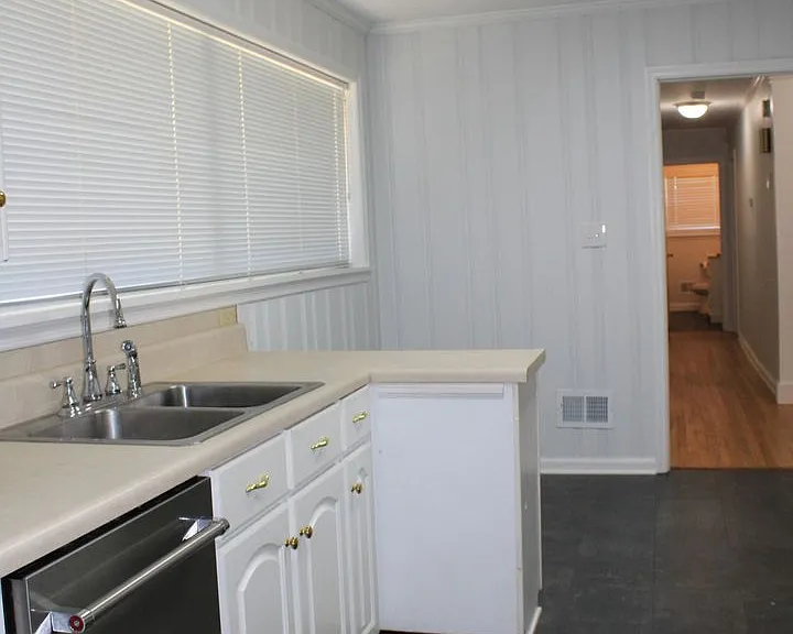916 Stanton Dr — Photo 16