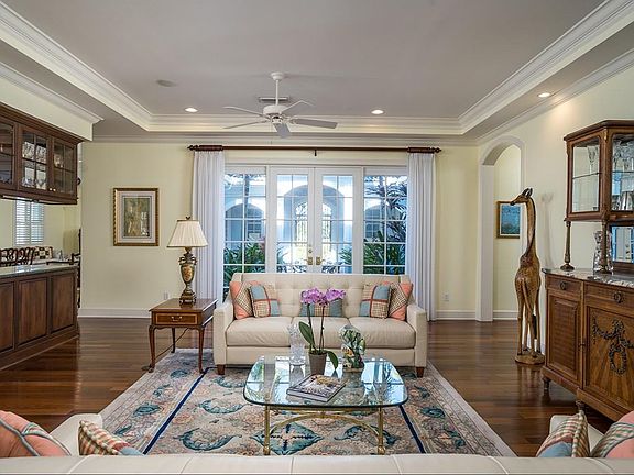 4th image of 300 Lakeview Way
