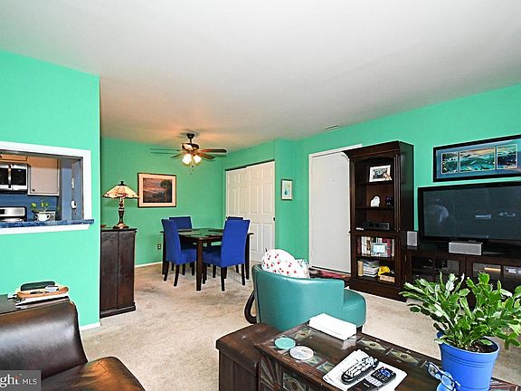 5th image of 406 Stockton Ct
