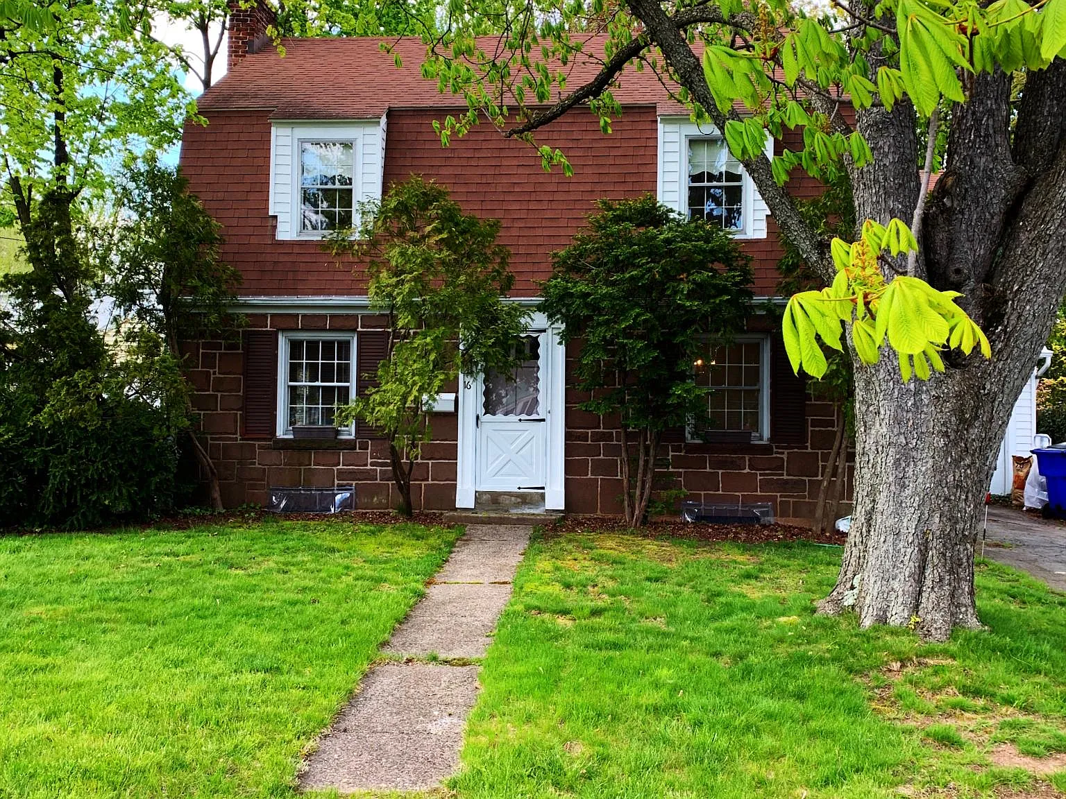 16 Thomson Rd — Photo 2