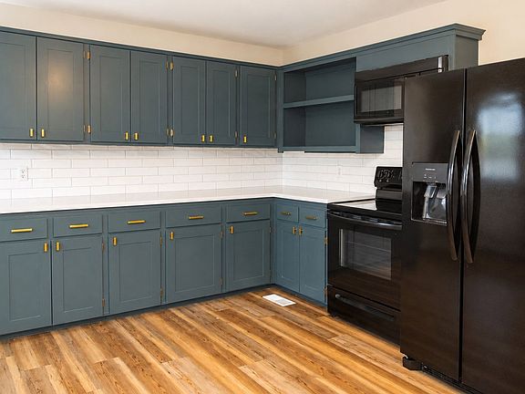 2nd image of 415 Glenn St