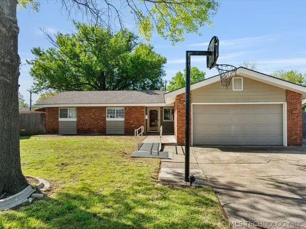 8966 E 33rd Pl, Tulsa, OK 74145