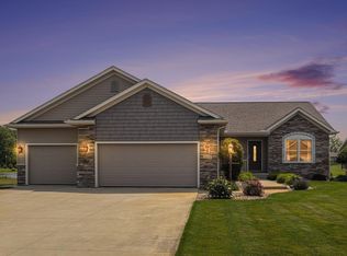 59564 Walton Dr, Elkhart, IN 46517