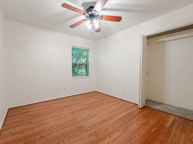 105 E Woodbury Dr — Photo 26