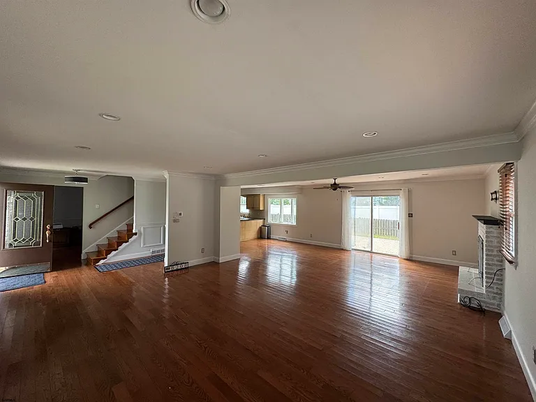 8208 Lagoon Dr — Photo 3