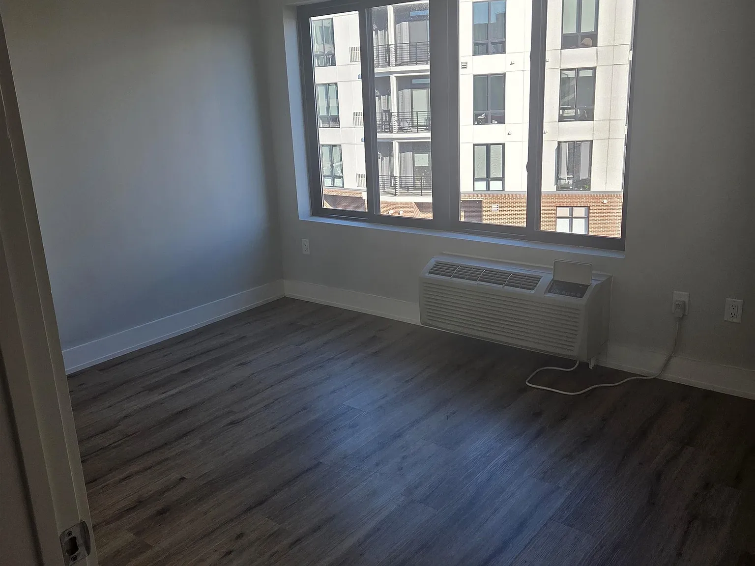 1 bed, 1.0 bath, $2,600 — Photo 2