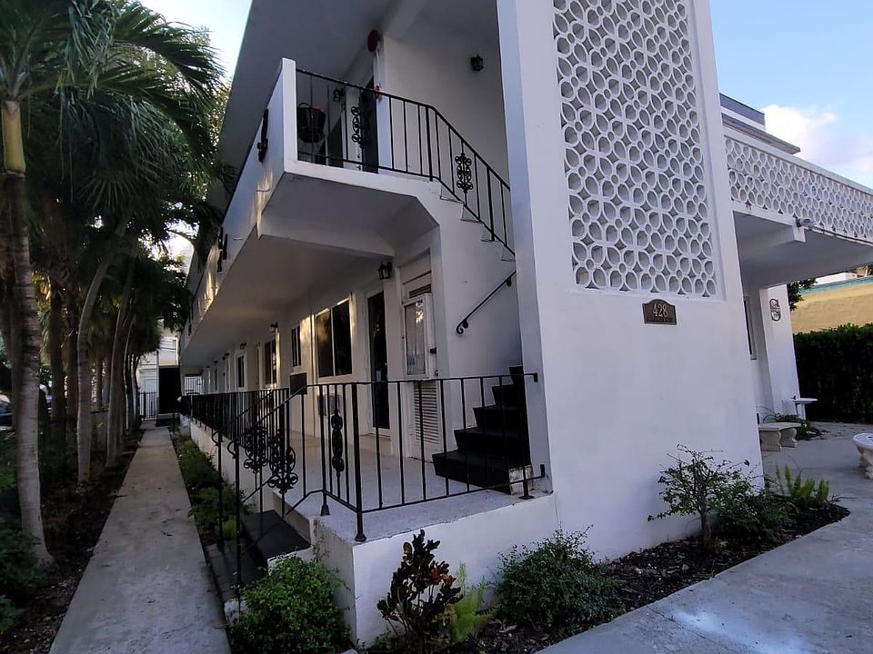 1st image of 428 Collins Ave