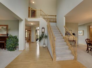 18556 Pathfinder Dr, Eden Prairie, MN 55347