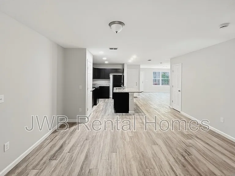 1209 Ellis Rd S — Photo 4