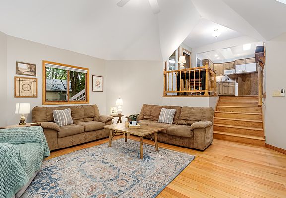 5th image of 143 Camelot Way