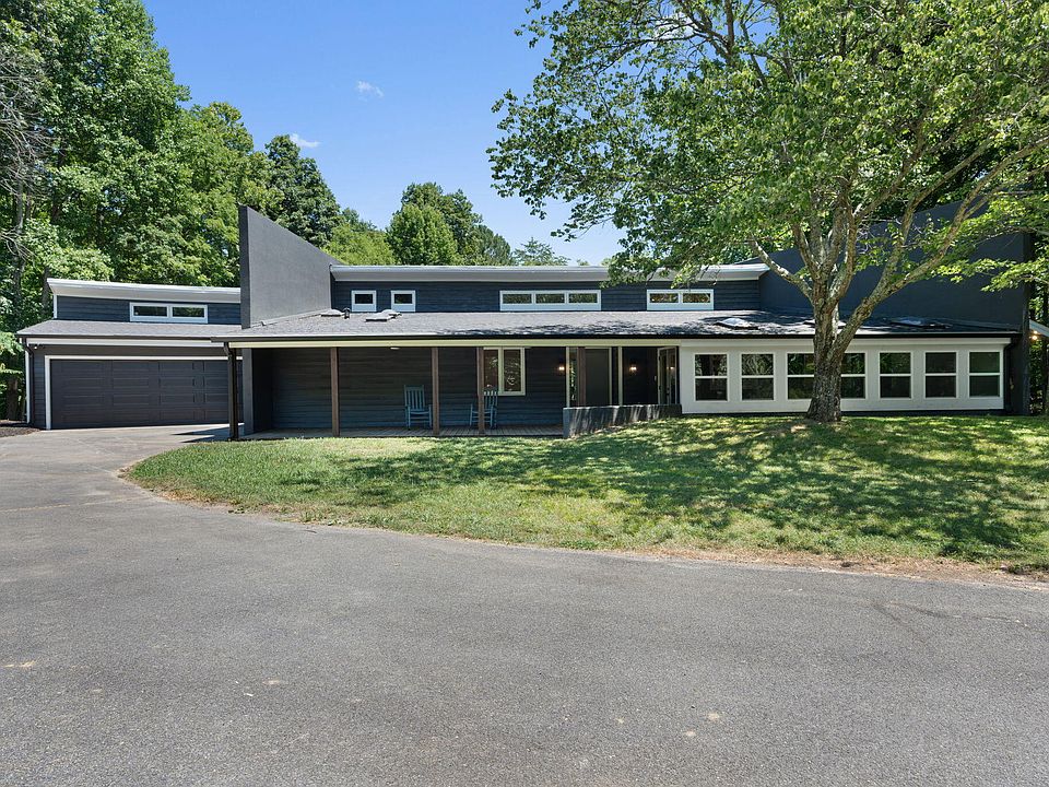 1st image of 130 Knobb Hill Dr NW