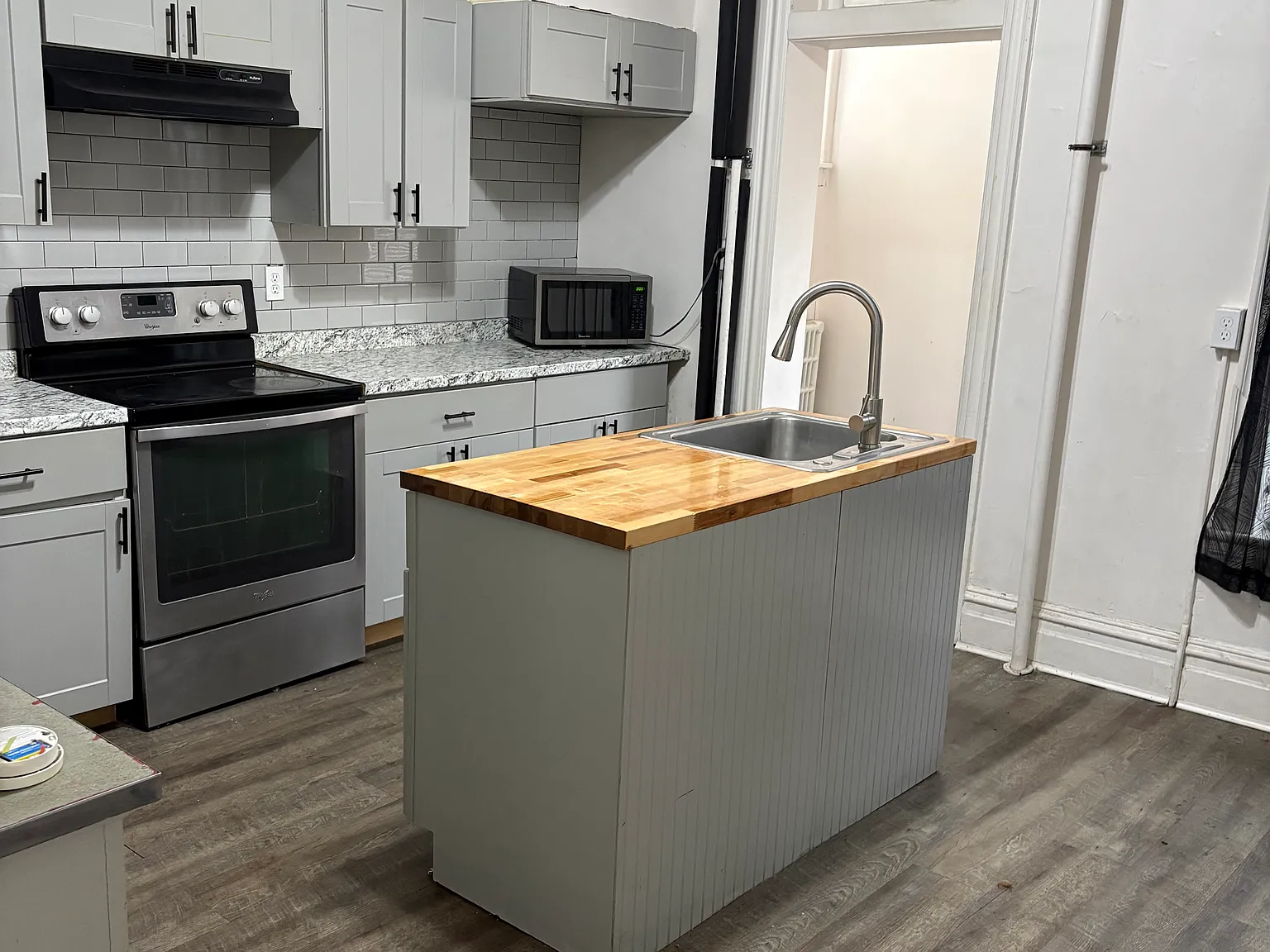 1 bed, 2000 sqft, $795 — Photo 2