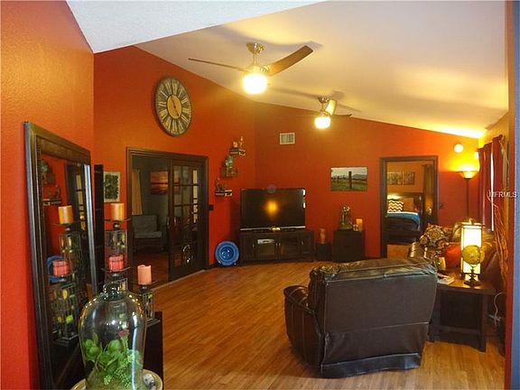 3rd image of 10676 Lakehill Dr