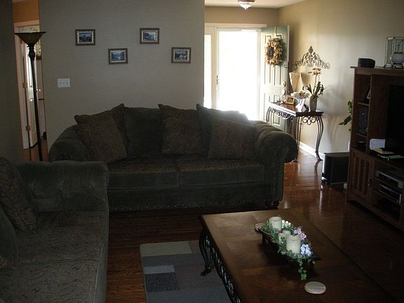 2nd image of 288 Benwood Trl NE