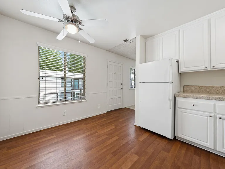 200 Hollis Ave — Photo 18