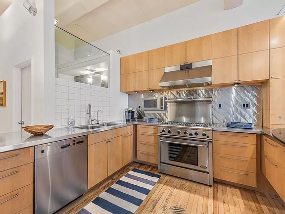 5th image of 161 W 15th St APT 4F