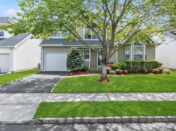 176 Cranberry Court, Melville, NY 11747