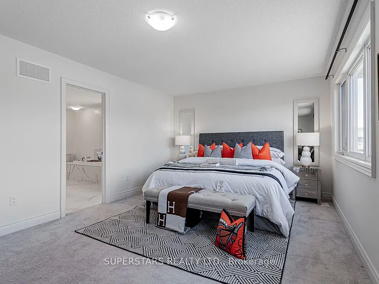 11 Empire Dr — Photo 31