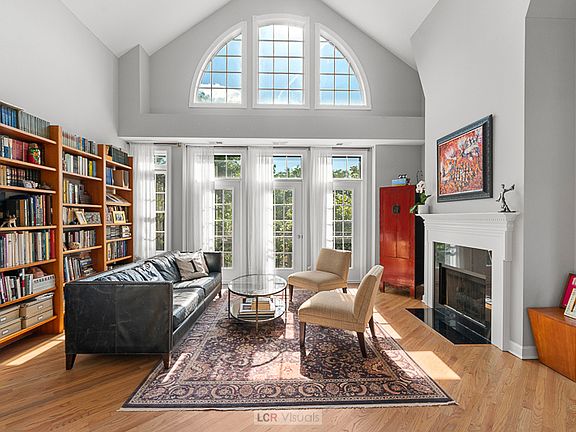 2nd image of 1717 N Larrabee St #3N
