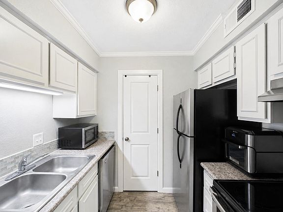 4th image of 7555 Katy Fwy APT 49