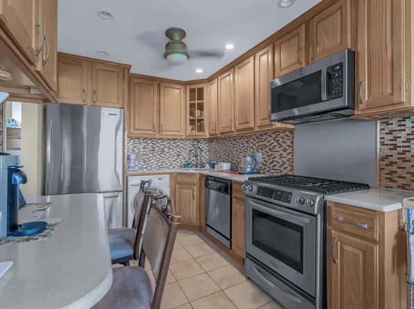 154-05 Riverside Drive image 10 of 21