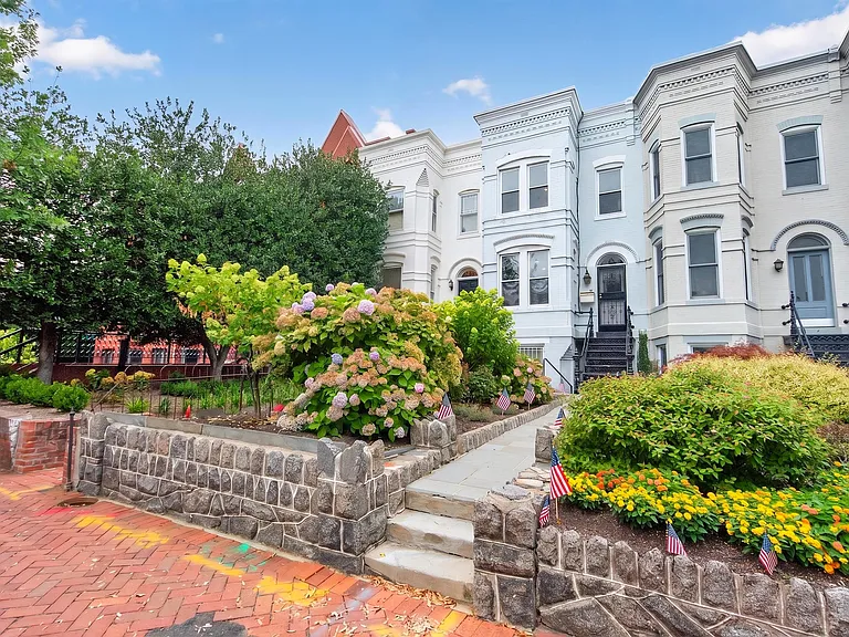 311 Massachusetts Ave NE — Photo 2