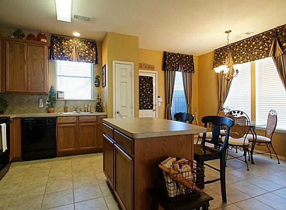 4th image of 10733 Astor Dr