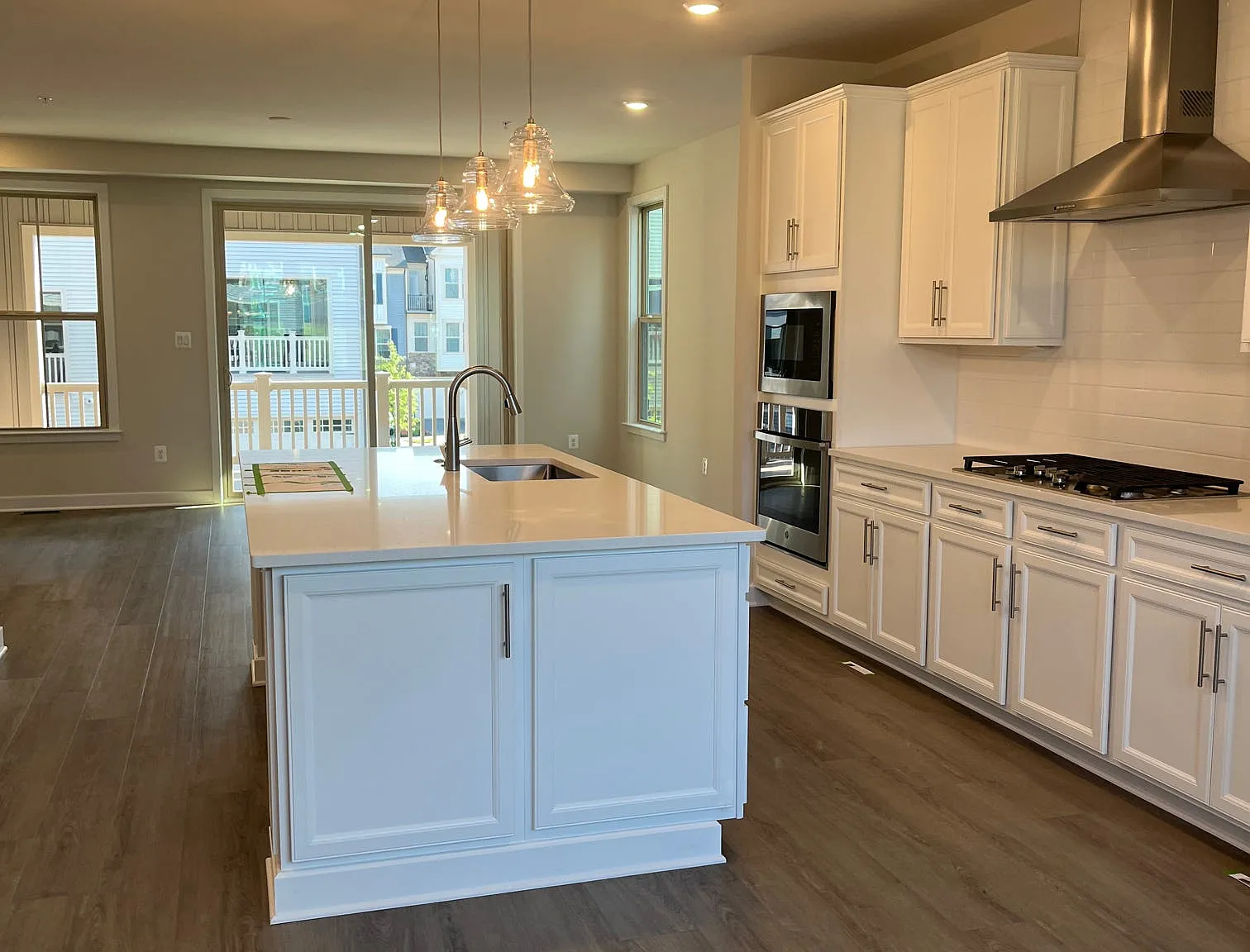 4 bed, 3.5 bath, 2227 sqft, $3,600 — Photo 3