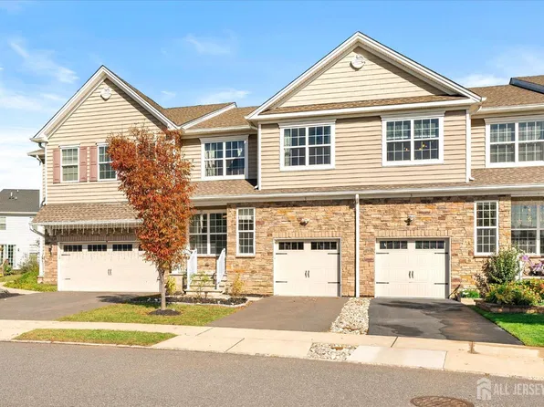 5 Marigold Way, Monroe Township, NJ 08831