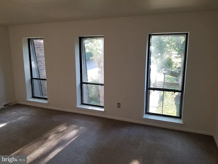 1161 Putnam Blvd — Photo 11