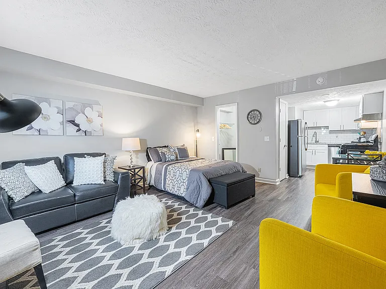 Regency Park Apartments — Photo 11