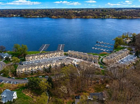 212 Bay Village Dr, Rochester, NY 14609