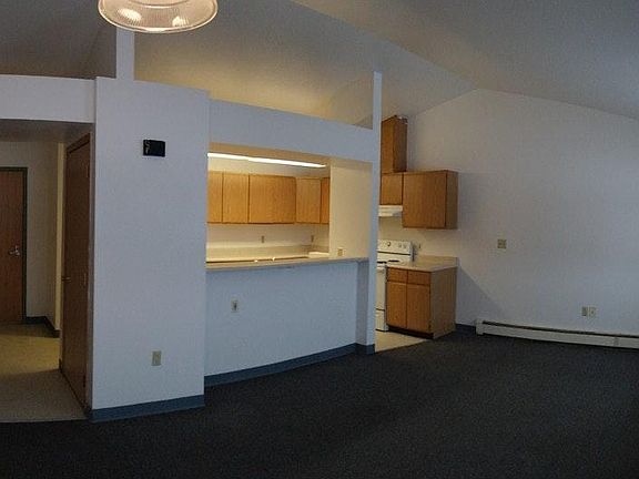 Breakfast bar and kitchen