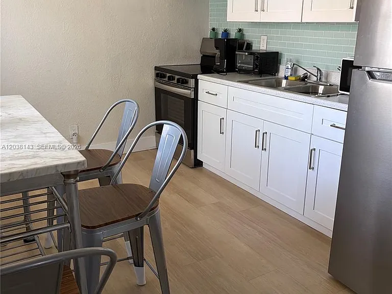 1635 Dewey St #B — Photo 9