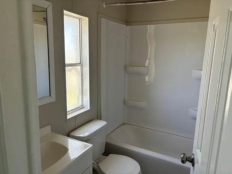 414 FM 969 — Photo 20