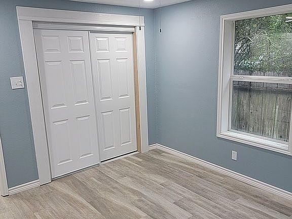 5th image of 814 Howard St