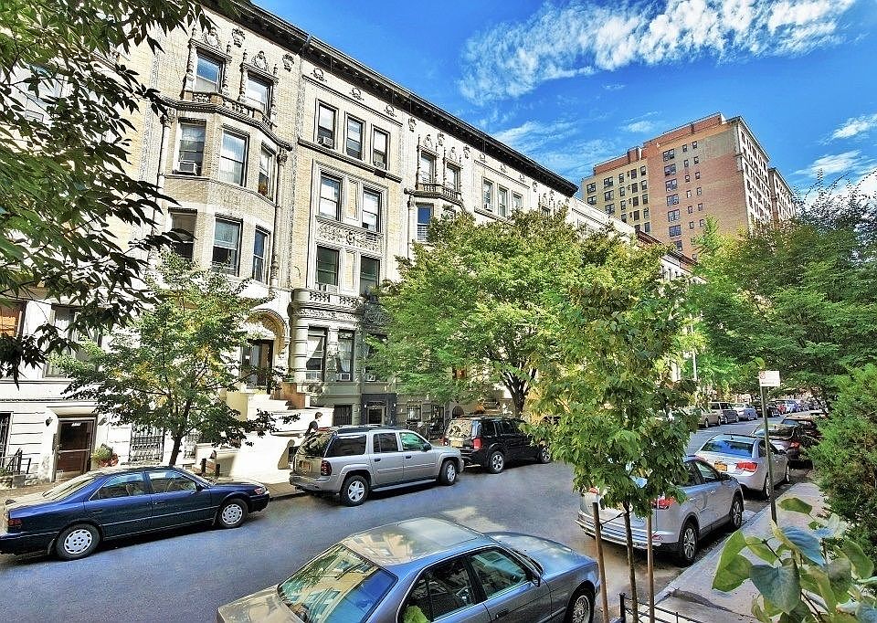 1st image of 332 W 88th St #31