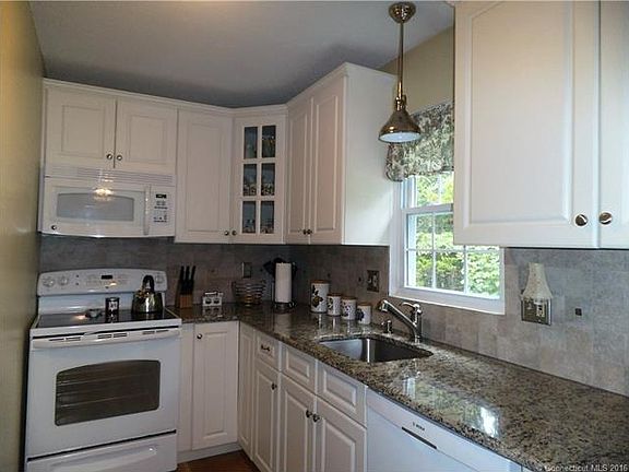 UPDATED KITCHEN W/GRANITE 