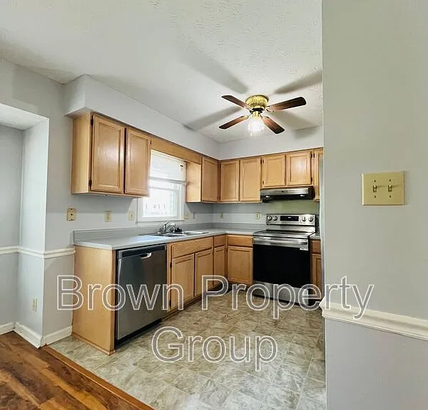121 Sprucepine Dr — Photo 6