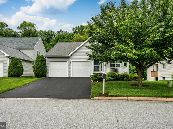 423 E Glenview Dr, West Grove, PA 19390