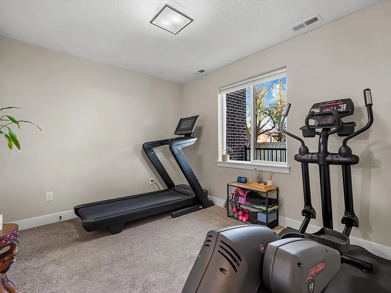1411 E Komenda Way — Photo 4