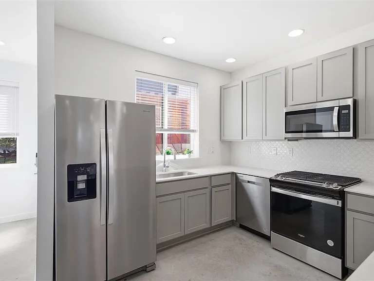 814 N Bluff Dr #74 — Photo 5