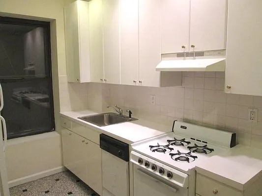 Rented by Keller Williams NYC | media 19