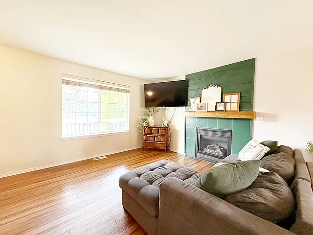 2988 NE Loyola St — Photo 5