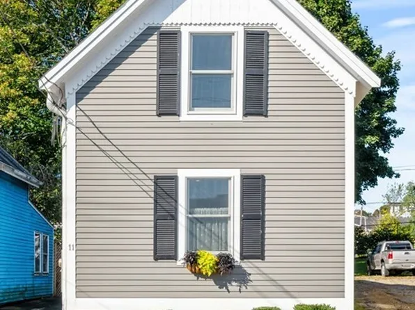 11 Estes St, Ipswich, MA 01938