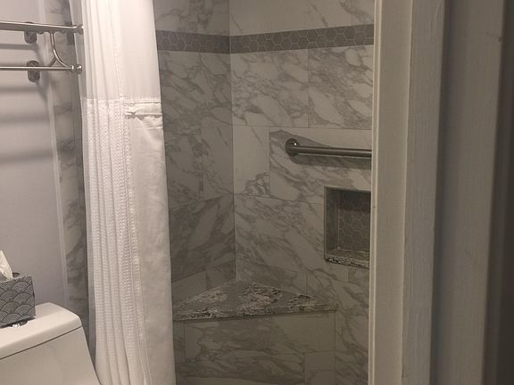 Guest spa bathroom 10399 SCL