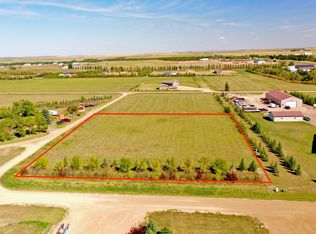 402 8th St NE, Bowman, ND 58623