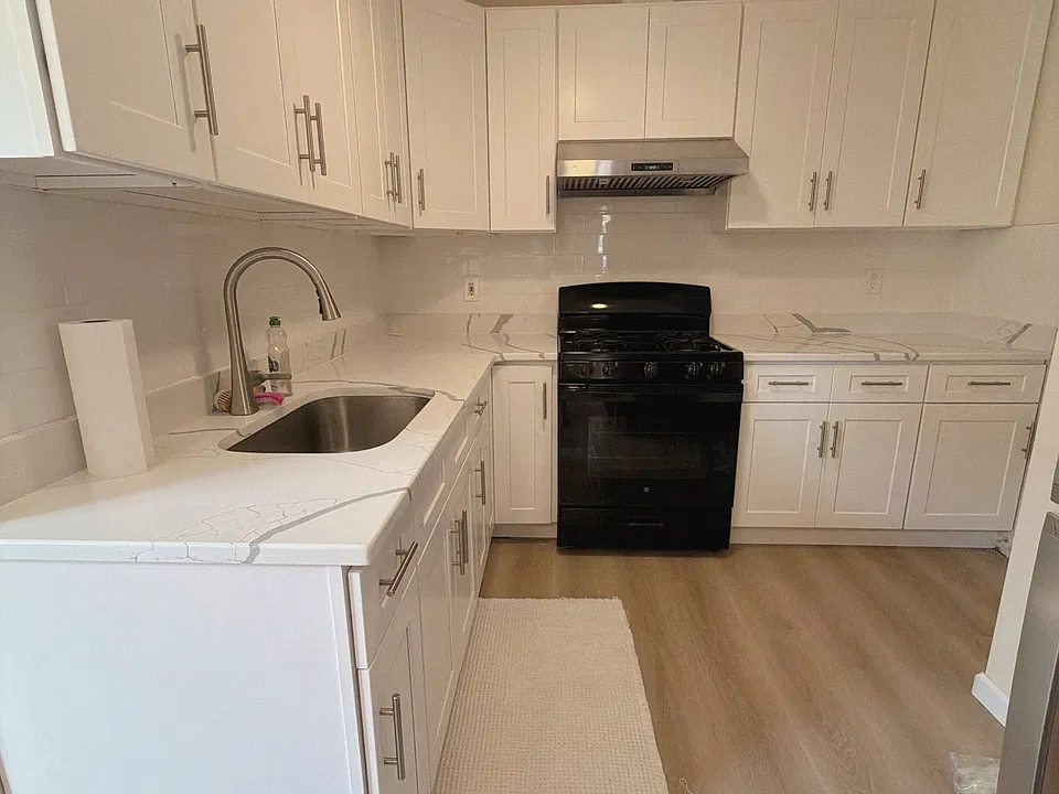 32-05 Linden Pl #A